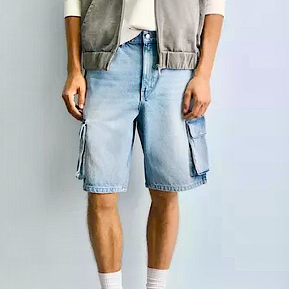 Zara Mens Cargo Denim shorts distressed